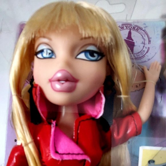 BRATZ STYLIN' IN THE CITY CLOE IN NEW YORK - Picture 3 of 4